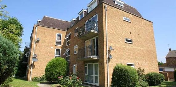 Edgecumbe Court, Laleham Road, Staines-upon-thames, TW18 - Photo 2