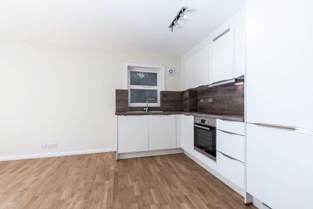 1 bedroom ground floor flat to rent - Photo 2