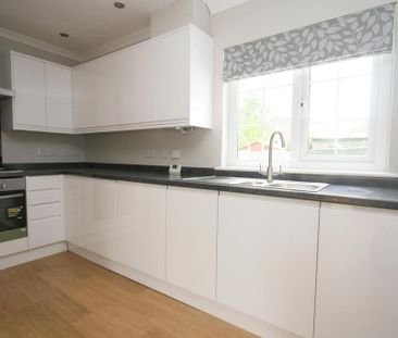2 bedroom semi-detached house to rent - Photo 4