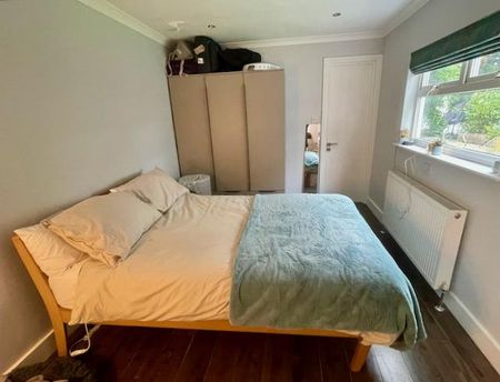 Charming Weekday Studio Flat with Private Entrance - Photo 4