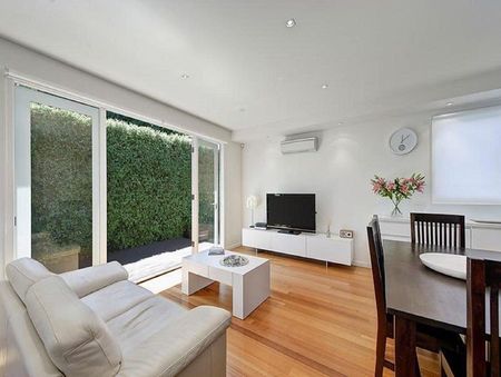 2/32 Hutton Street, Thornbury VIC 3071 - Photo 4