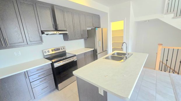 For Lease - 1992 Cameron Lott Crescent, Oshawa, Ontario - Photo 1