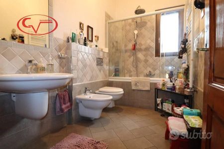 Villa di 210 m² con più di 5 locali e box auto a M - Photo 4