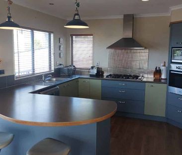 Sunny House, furnished with views to the Mount - Photo 3