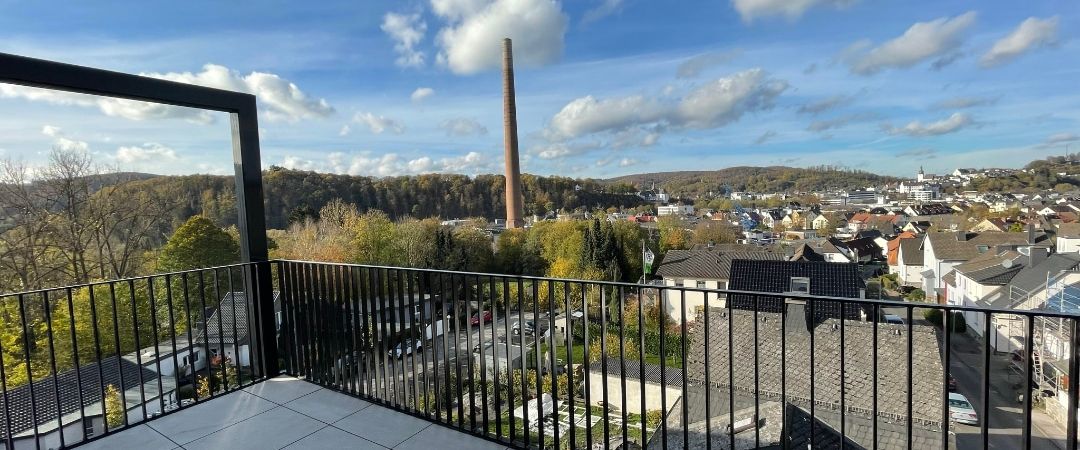 4-ZIMMER-PENTHOUSEWOHNUNG MIT TRAUMHAFTEM PANORAMABLICK - Photo 1