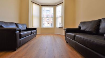 6 bedroom House in Ebberston Terrace, Leeds - Photo 3