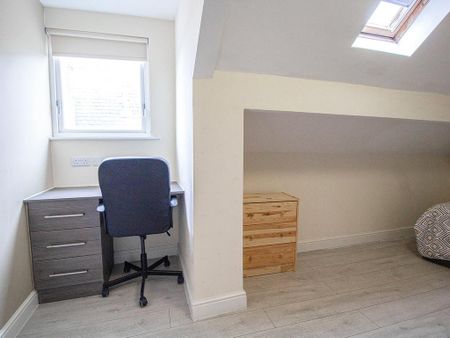 3 bedroom apartment to rent - Photo 3