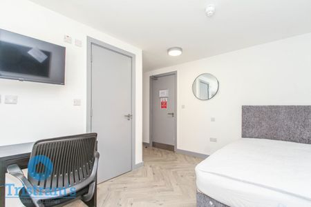 5 bed Apartment for Rent - Photo 3