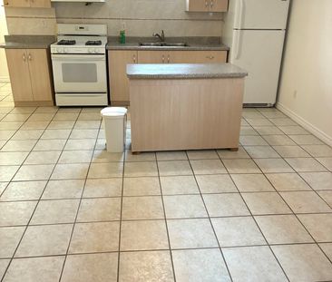 For Lease - 37 Depeuter Crescent, Bradford West Gwillimbury, Ontario - Photo 4