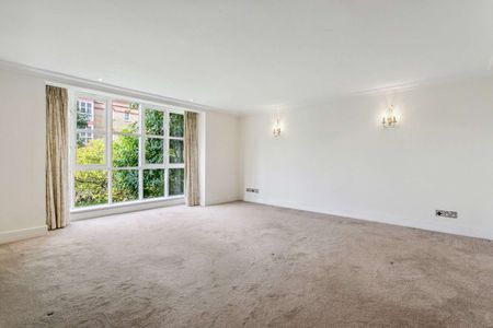 A bright two bedroom apartment with off-street parking in Harrods Village with communal gym and pool facilities - Photo 4