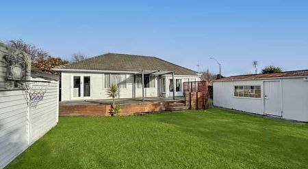 Home on Featherston - Photo 3