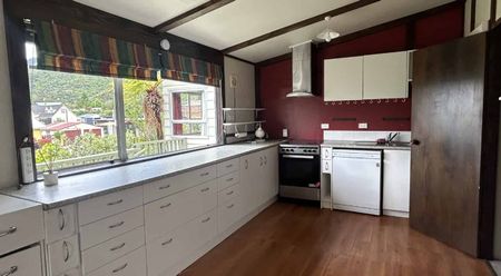 Sunny and inviting! - Photo 3