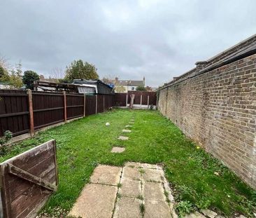 Ilfracombe Road, Southend-on-sea, Essex, SS2 - Photo 2