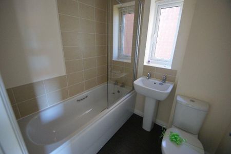 2 bedroom end of terrace house to rent - Photo 5