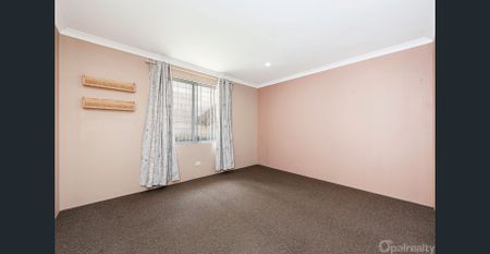 Coastal comfort just moments from the beach - Photo 4