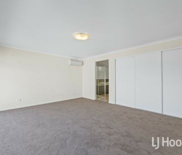 Well Designed Townhouse - Photo 6
