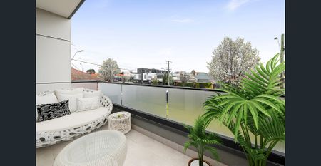 BRAND NEW TOWNHOUSE IN THE HEART OF COBURG - Photo 4
