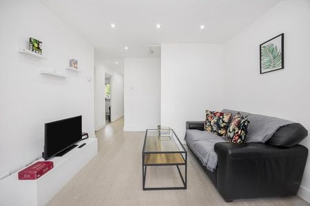 Room in a Shared House, High St, E15 - Photo 4