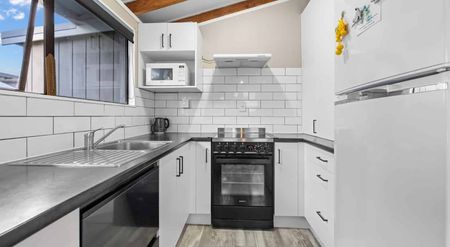 79 Eden Terrace - Photo 3