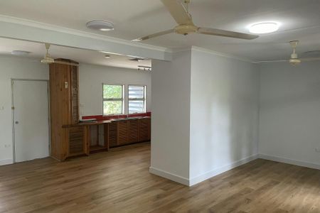 DELIGHTFUL FAMILY HOME - Photo 3