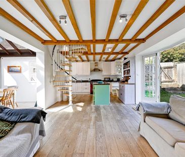 5 bedroom detached house to rent - Photo 2