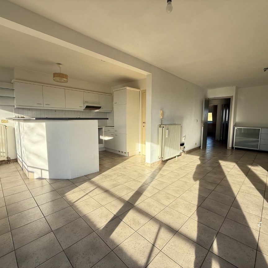 Twee-slaapkamerappartement in Roeselare. - Photo 1