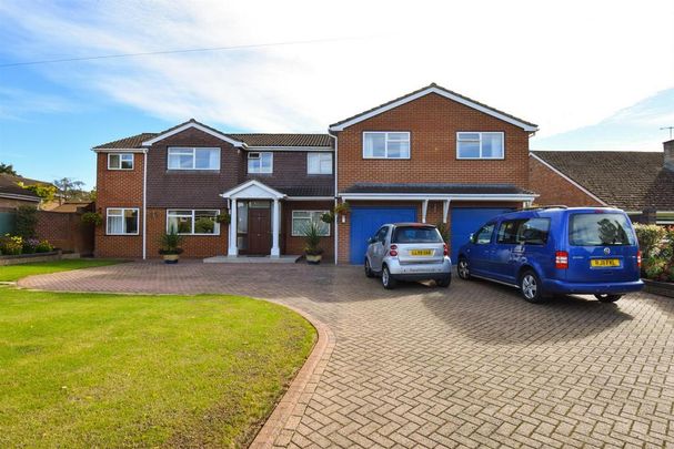 1 bedroom in a house share to rent - Photo 1