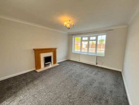 4 bedroom Detached House - Photo 5