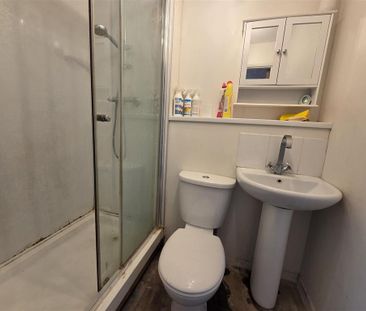 2 bedroom end of terrace house to rent - Photo 2