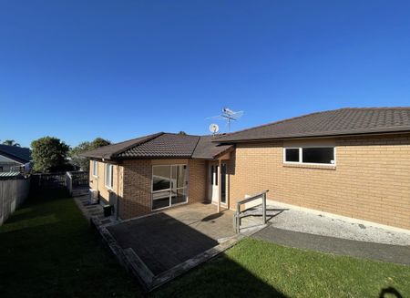 Property Management35 Chesterfield Way, Orewa - House for Rent - Photo 3