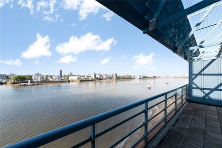 A two double bedroom duplex penthouse situated on the 6th and 7th floor of this charming gated riverside development located off Westferry Road. - Photo 4