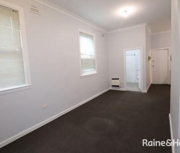 Large bedsit -Available 24/12/25 !!!! - Photo 1
