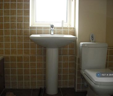 4 bedroom end of terrace house to rent - Photo 4