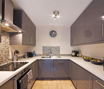4 bedroom House To Let - Photo 3