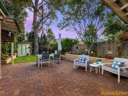 CONVIENTLY LOCATED FAMILY HOME - Photo 3
