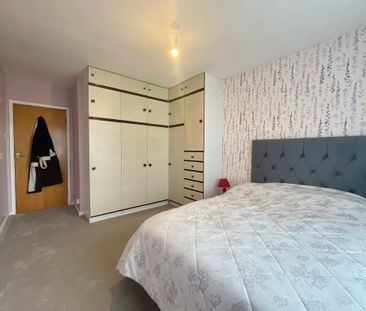 3 bedroom Detached Bungalow to let - Photo 3