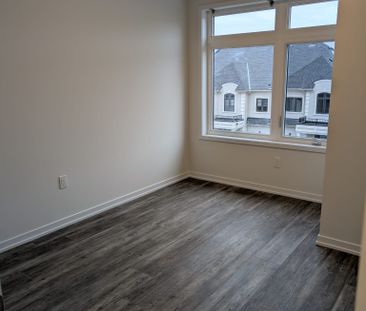 For Lease - 23 Helmkay Avenue, Richmond Hill, Ontario - Photo 4