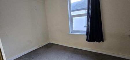 5 bedroom end of terrace house to rent - Photo 3