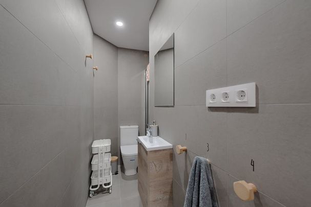 Carrer de Nàpols, Barcelona, Catalonia 08013 - Photo 1