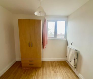 3 bedroom flat to rent - Photo 2