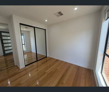 4/11 Eumarella Street, Tullamarine, Vic 3043 - Photo 6
