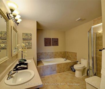 Detached Home For Lease | W9033084 - Photo 6