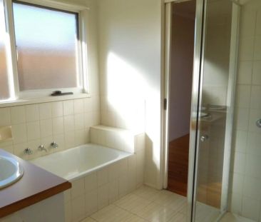 Walk to Glendal Primary School - Photo 6