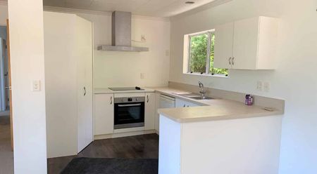 Three bedroom home with city views - Photo 3