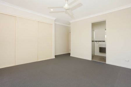 Two-storey home offering comfort, space, and convenience! - Photo 3