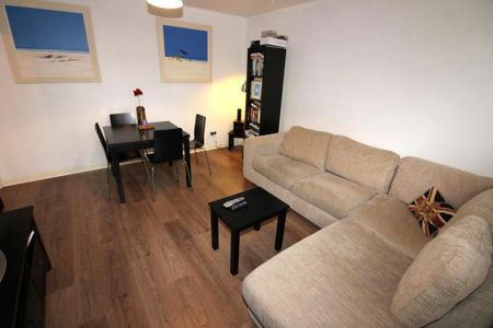 1 bedroom flat to rent - Photo 2