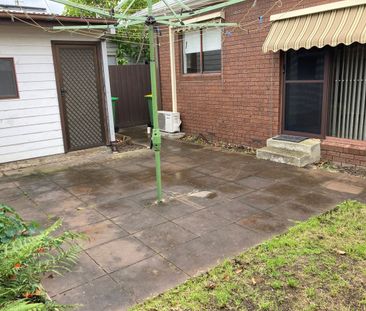 Neat 2 Bedroom house close to all amenities!!! - Photo 1