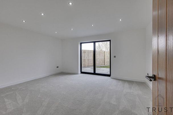 4 bedroom detached house to rent - Photo 1