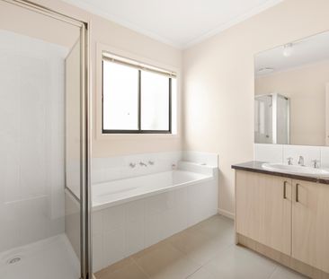 31 Kimberley Grove, Pakenham VIC 3810 - House For Rent | Domain - Photo 5