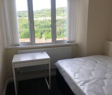 1 bedroom in a house share to rent - Photo 2